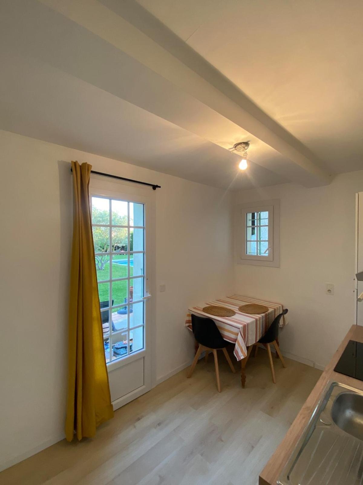 Studio En Provence Avec Piscine 라바르벤 외부 사진