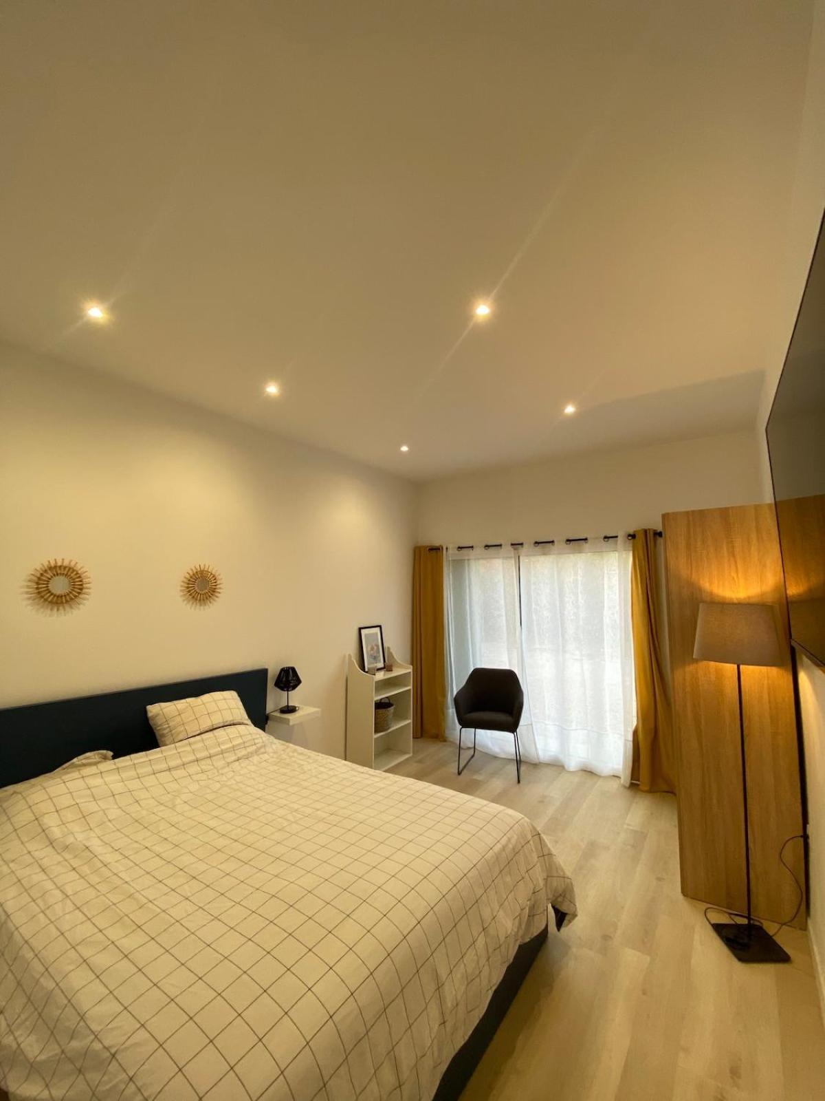 Studio En Provence Avec Piscine 라바르벤 외부 사진