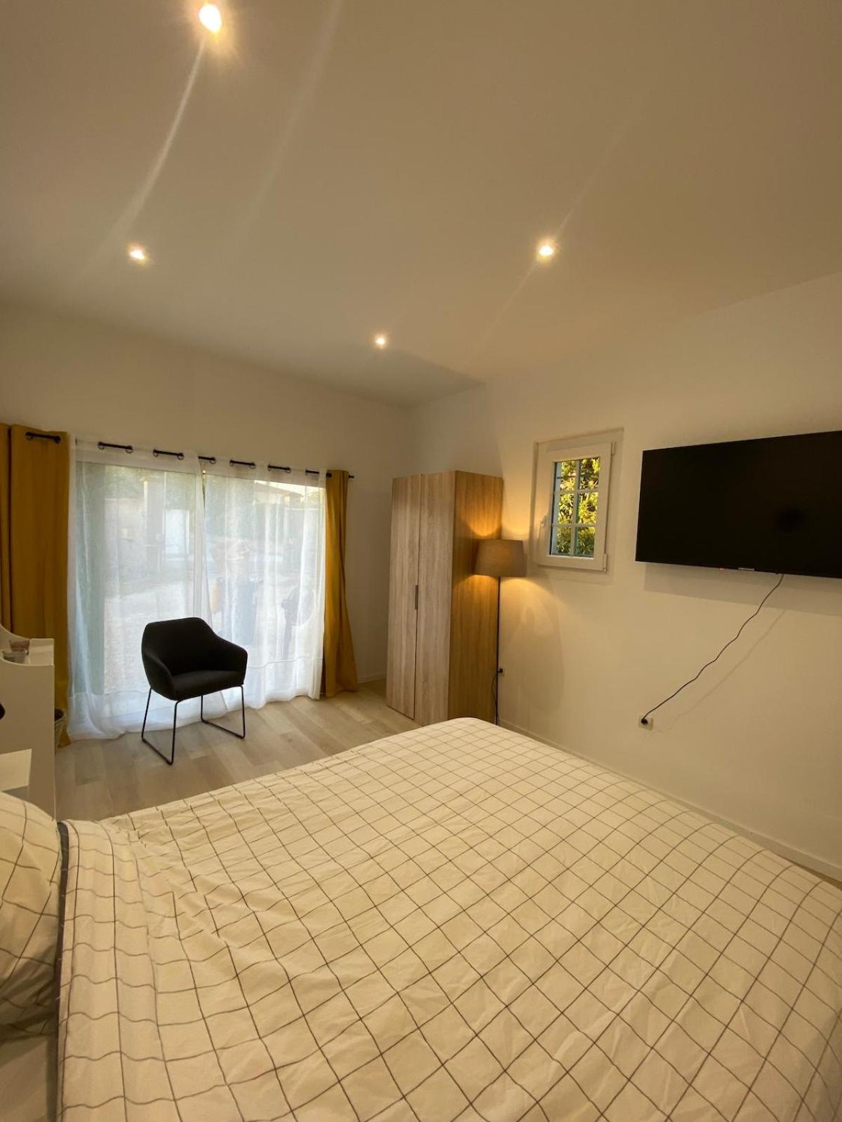 Studio En Provence Avec Piscine 라바르벤 외부 사진