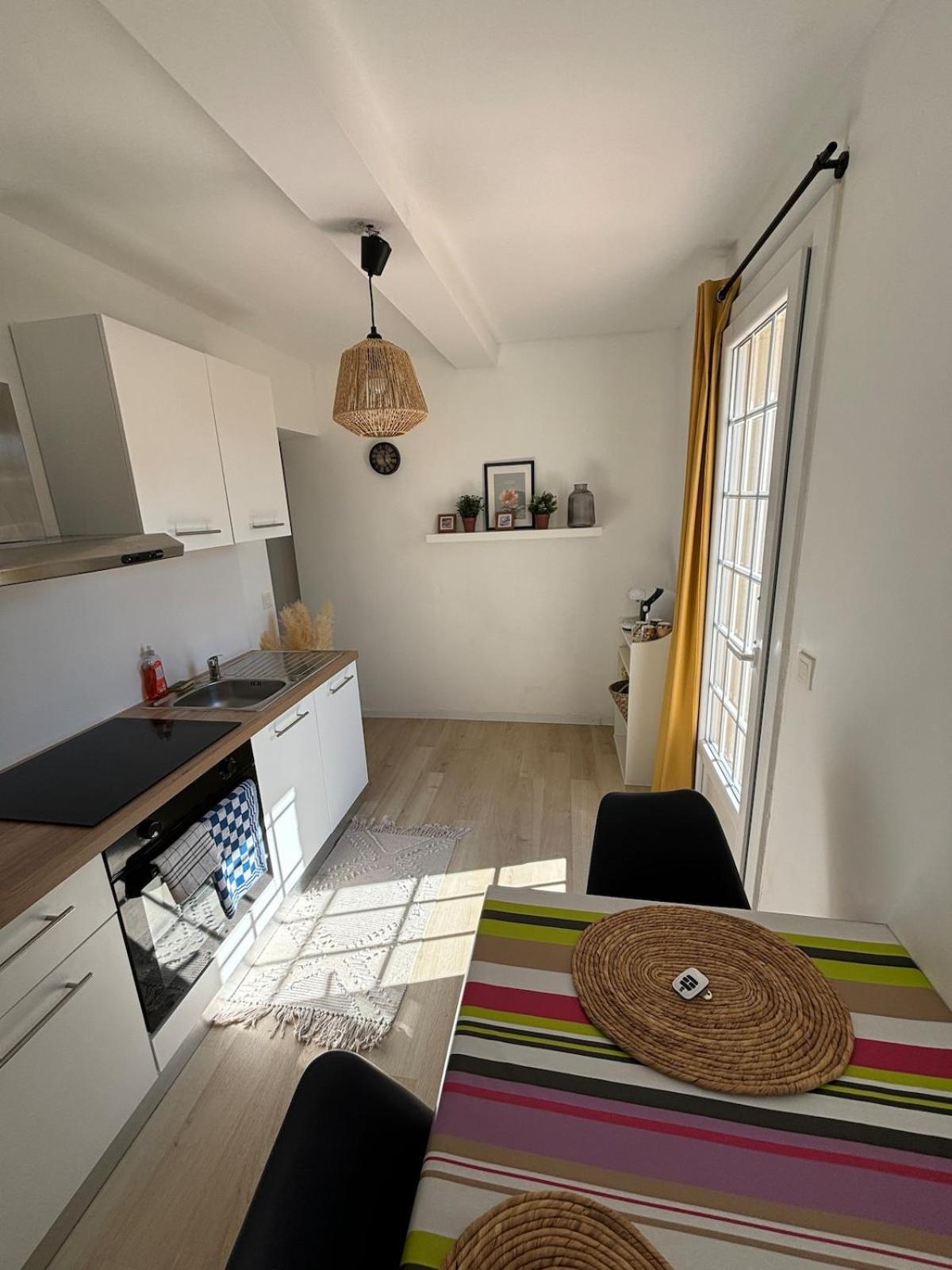 Studio En Provence Avec Piscine 라바르벤 외부 사진